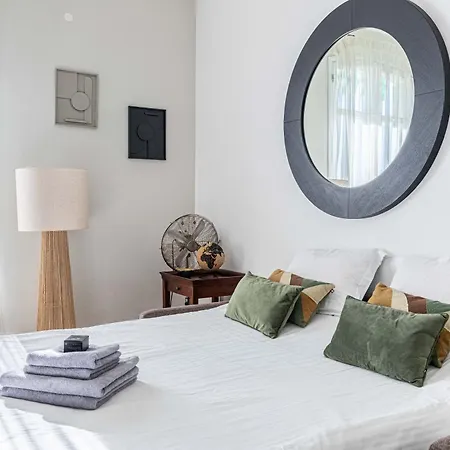 20 Lacroix - Cozy 2-bedroom With Balcony And Sea View Apartment Cannes