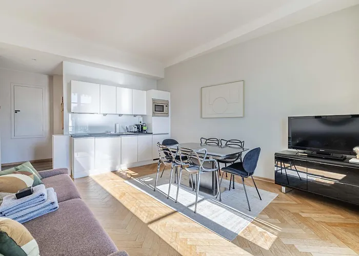 20 Lacroix - Cozy 2-bedroom With Balcony And Sea View Lägenhet *