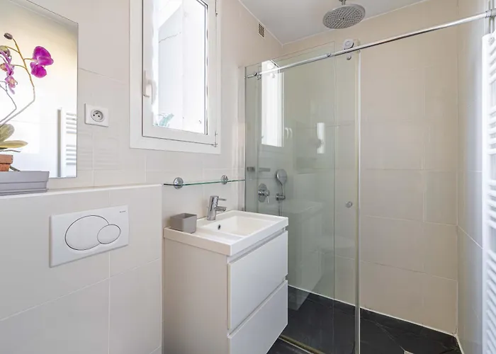 20 Lacroix - Cozy 2-bedroom With Balcony And Sea View Lägenhet