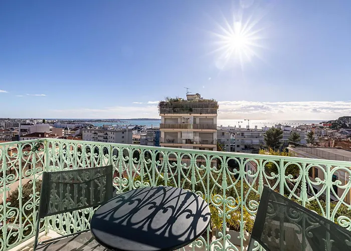 20 Lacroix - Cozy 2-bedroom With Balcony And Sea View