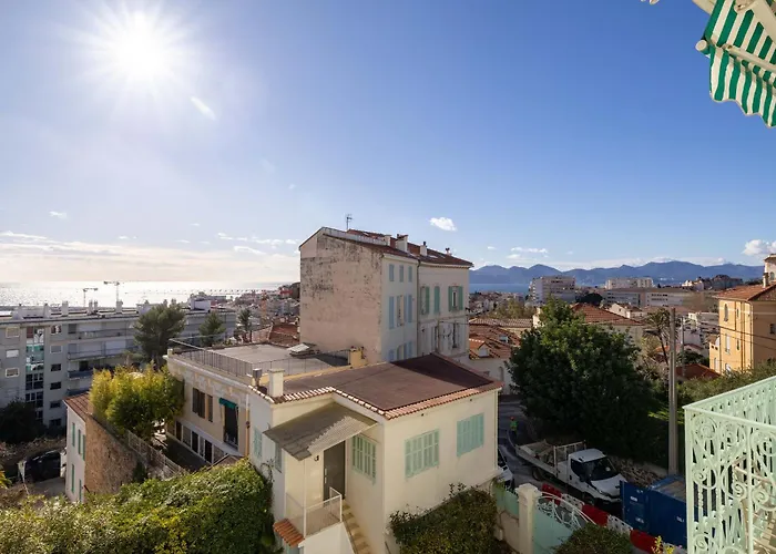 20 Lacroix - Cozy 2-bedroom With Balcony And Sea View Cannes